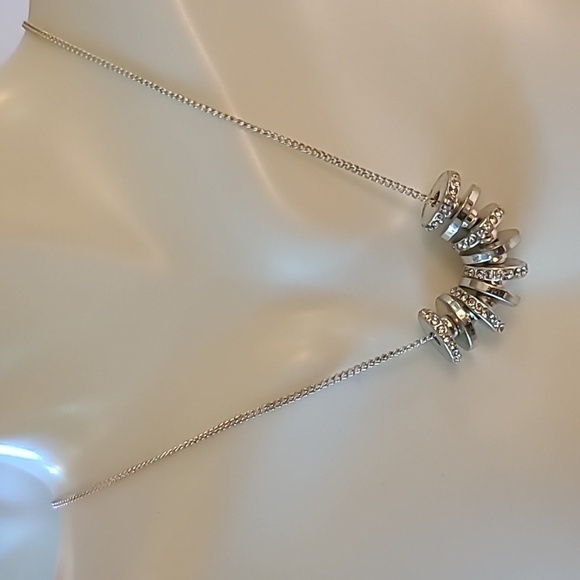 Kenneth Cole necklace with silver color and faux diamonds - Picture 1 of 9